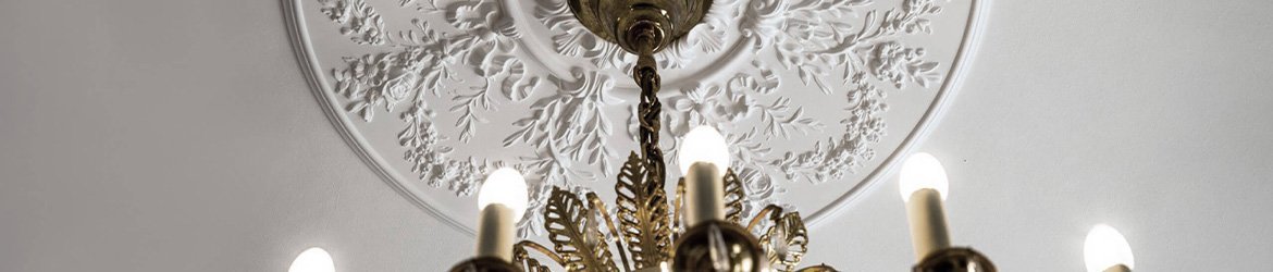 Ornamenten en rozetten plafond